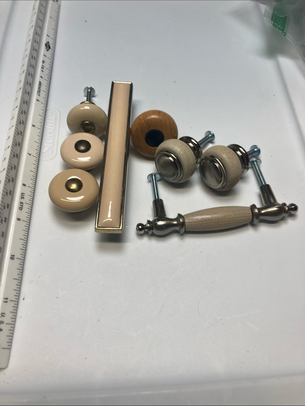 Lot of mixed Beige and Wood Cabinet Knob and Pull